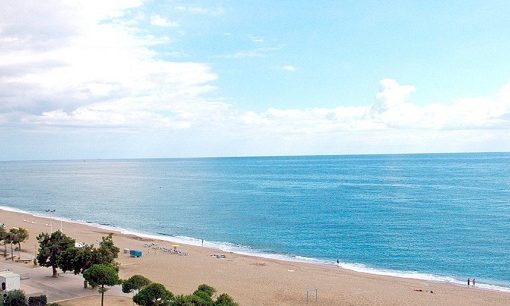 Cada año acaban en el Mediterráneo 570.000 toneladas de plástico, el equivalente de verter 33.800 botellas de plástico al mar cada minuto.