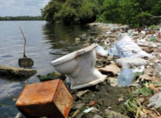 Los cubanos hoy  sumergido en un basurero, a pesar que Japón dona a Cuba $10 millones para limpiar La Habana