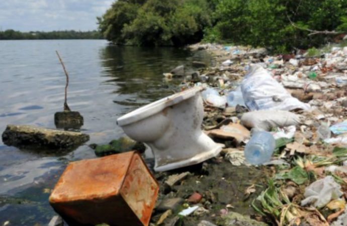 Los cubanos hoy  sumergido en un basurero, a pesar que Japón dona a Cuba $10 millones para limpiar La Habana
