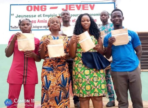 En África Occidental Benin, a pocos kilómetros de la capital Porto Novo, las bolsas de plástico están prohibidas