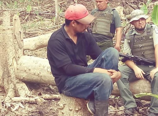 MINAE DESARMA MAFIA ORGANIZADA DE MADERA EN CARIBE SUR decomiso de tractores, herramientas con un costo de un Millón de Dólares