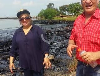 El Petróleo en Cabimas de la Bateíta de la Rosa Vieja llego al lago de Maracaibo