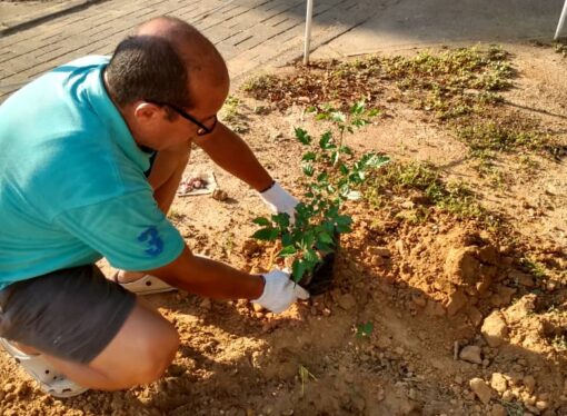 El ambientalista Luis González y su familia embellecen a Cabimas